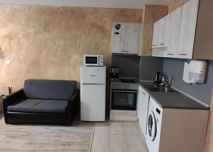 Colonel Apartment 957