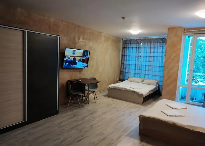 Colonel Apartment 957