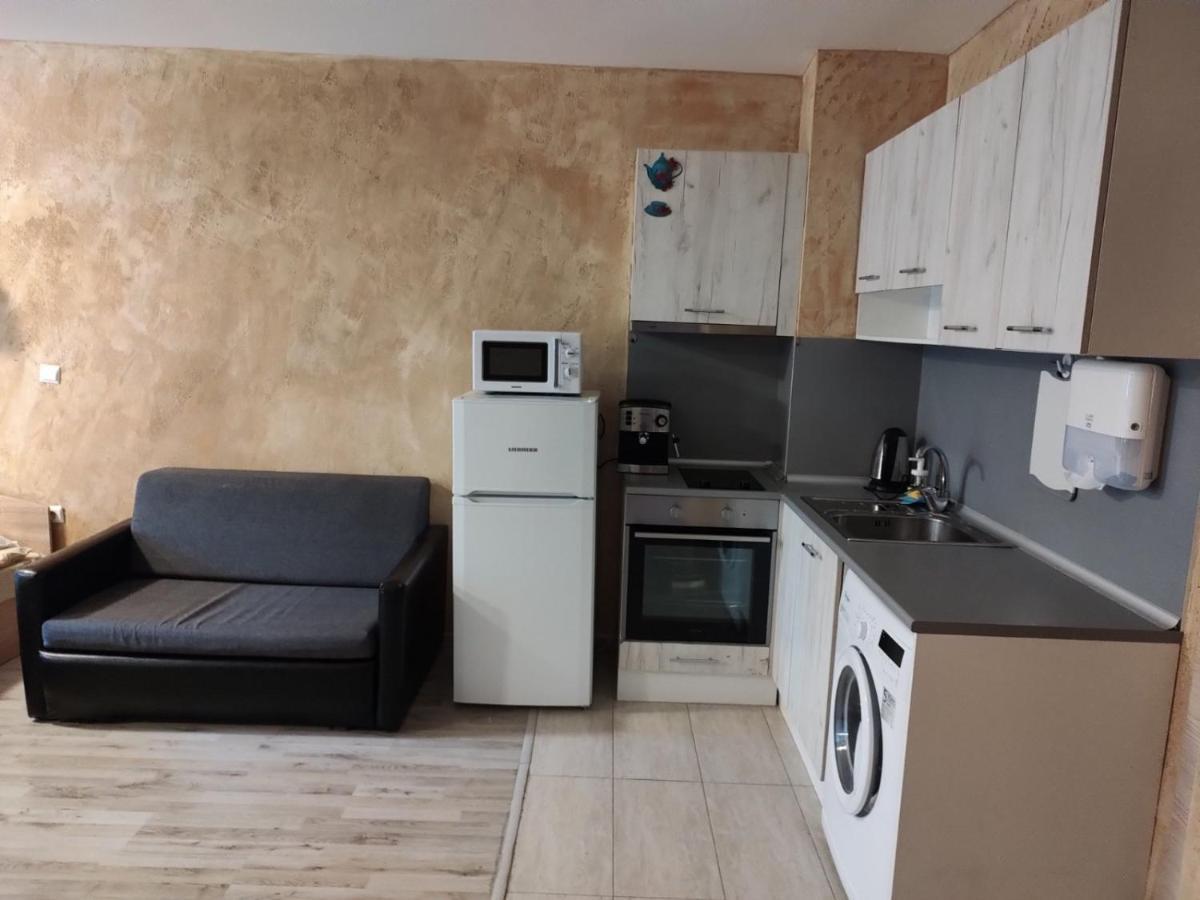 Colonel 957 Apartment